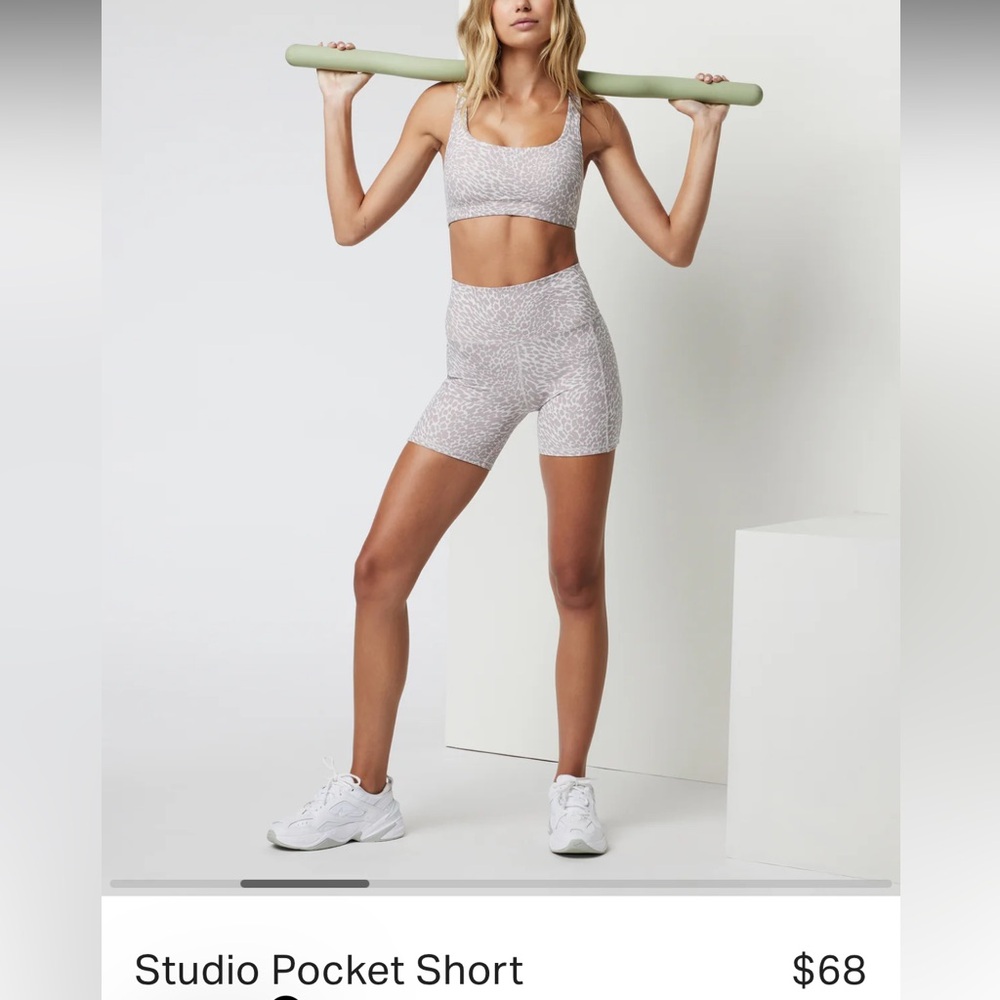 ✨NWT✨ Vuori Studio Pocket Bike Shorts